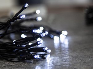 Reťaz MagicHome Vianoce Ceibo, 192 LED studená biela, 3xAA, časovač, exteriér, L-14,30 m