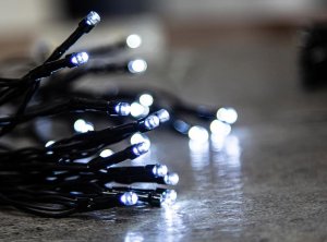 Reťaz MagicHome Vianoce Ceibo, 48 LED studená biela, 8 funkcií, časovač, 3xAA, exteriér, L-3,50 m