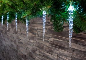 Reťaz MagicHome Vianoce Icicle, 12 LED studená biela, 12 cencúľov, 3xAA, IP44, exteriér, L-2,20 m