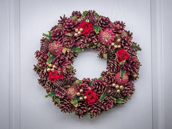 Veniec MagicHome Vianoce, prírodný, adventný, červený, zlaté hroty, 38 cm